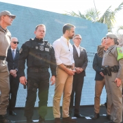 Major Ana Maria Hermes devolveu simbolicamente as chaves da Cadeia Pública para o governador do Estado, Eduardo Leite