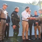Major Ana Maria Hermes devolveu simbolicamente as chaves da Cadeia Pública para o governador do Estado, Eduardo Leite