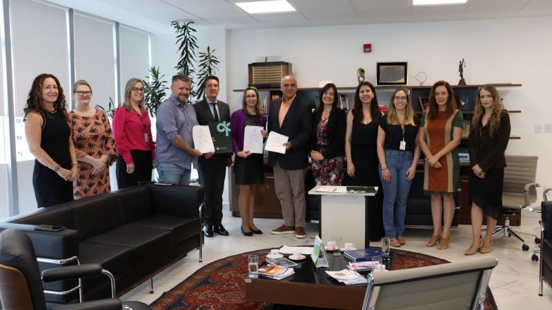 Foto de defensores públicos, do presidente da FASC e do presidente da FPE