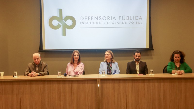 O evento ocorreu presencialmente no auditório da sede da DPE na Rua Múcio Teixeira e também foi transmitido online.