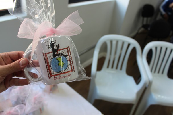 Foto de caneca distribuída no concurso criativo da FASE.