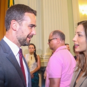 Defensora pública-assessora prestigia solenidade de retorno ao cargo de governador Eduardo Leite