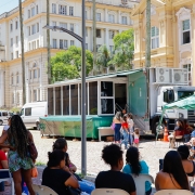 Centenas de pessoas receberam atendimento durante todo o dia.