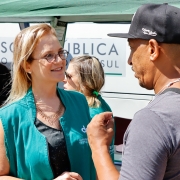 defensora conversa com assistido