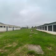 A ação foi ajuizada em caráter de urgência para que as obras sejam retomadas.