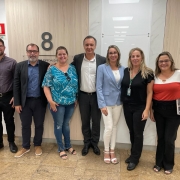 Foto composta pelos participantes da reunião. Na foto, 4 mulheres e 3 homens. 