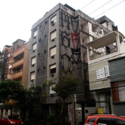  O antigo Hotel Arvoredo fica localizado na rua Fernando Machado, no centro da capital.