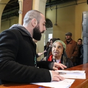 Mulher idosa é atendida em mutirão