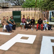 Foto geral de defensores públicos com assistidos