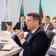 Marcelo Scherer discursa durante a audiência.