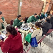 Defensores de outros estados prestando atendimento durante o mutirão.