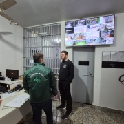 foto de duas pessoas