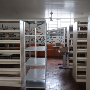 Antiga biblioteca, agora vazia, da EEEF Estado do Rio Grande do Sul