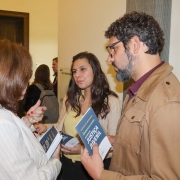 Dirigente do NUDECA e idealizadores do evento.
Estão segurando cartilha escrito Justica Juvenil