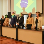 Dirigente do NUDECA compoe mesa