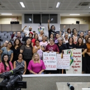 O órgão, que havia sido extinto em 2019, atua como uma rede de apoio às mulheres vítimas de violência, entre outras coisas.