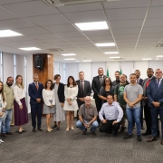 Membros do Conselho e participantes da reunião.