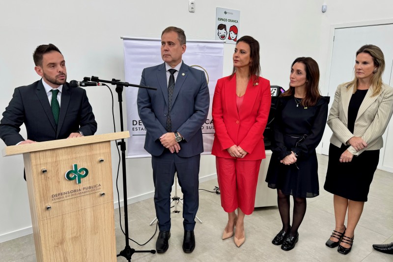 A solenidade contou com a presença de diversas autoridades da região, membros da Administração Superior, servidores e estagiários.