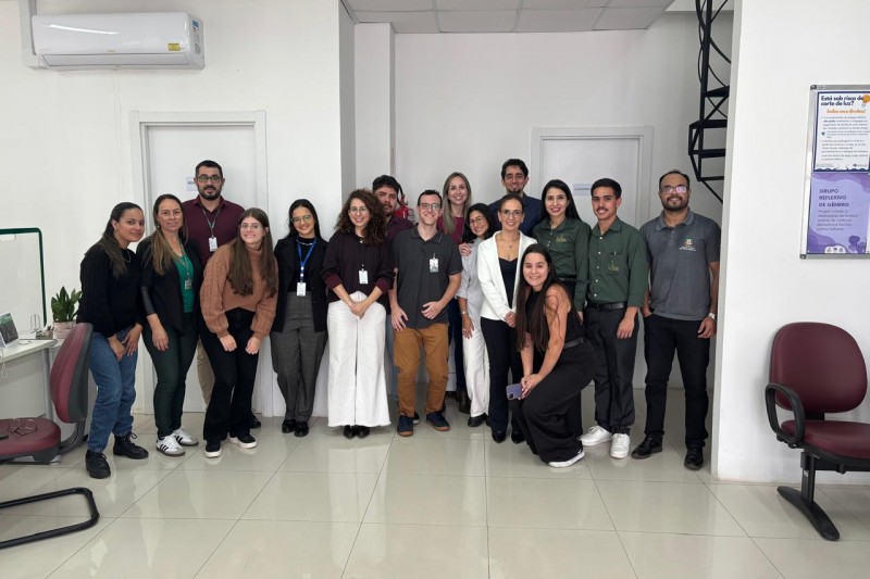 Na foto, vemos as equipes envolvidas no Projeto Recomeçar.