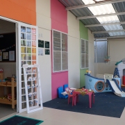 Entre as escolas visitadas, a maioria voltou a funcionar integralmente apenas no início de 2025.