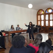 Na foto, vemos a palestra acontecendo em Rio Grande.