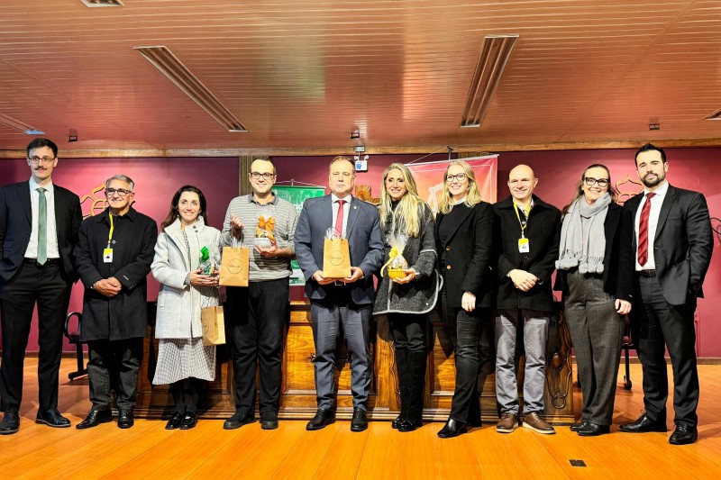 Na foto vemos o defensor público-geral, Nilton Leonel Arnecke Maria, com os demais participantes do evento.