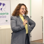 Advogada feminista Gabriela Souza, sócia-fundadora do primeiro escritório de advocacia para mulheres no Sul do país