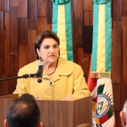 Autoridades reunidas na Assembleia Legislativa