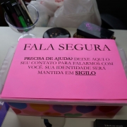 A unidade móvel oferece atendimento jurídico e psicossocial a mulheres em situação de violência.