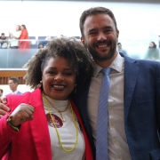 Foto posada do defensor público Rodolfo Lorea Malhão e a deputada Bruna Rodrigues