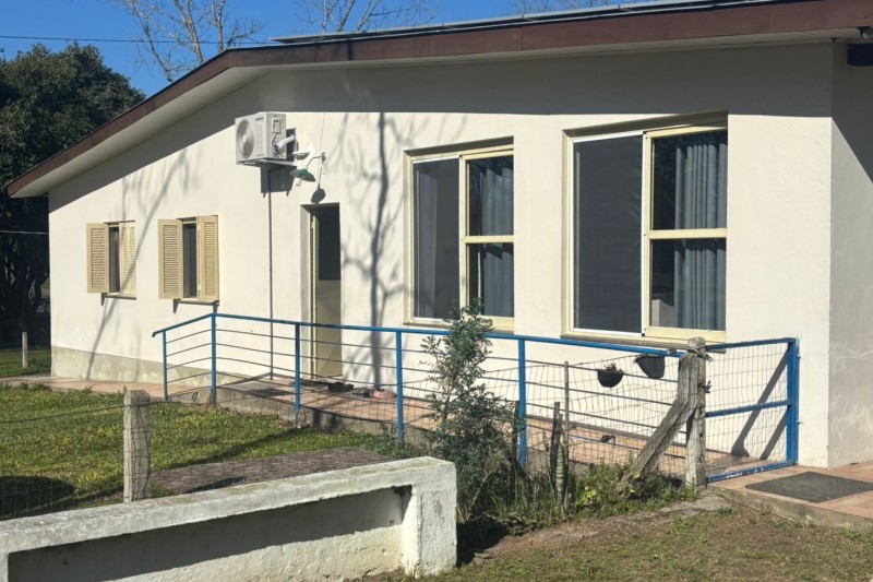 Imagem de uma casa branca 