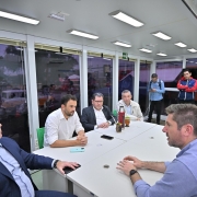 O defensor p&uacute;blico-geral recebeu o prefeito de Alegrete, Jesse Trindade, na unidade m&oacute;vel da DPE/RS