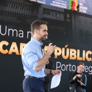 Eduardo leite discursa.