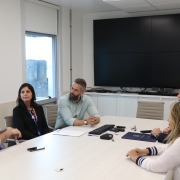 O Defensoria para Elas visa a promo&ccedil;&atilde;o da defesa da mulher v&iacute;tima de viol&ecirc;ncia dom&eacute;stica e combate ao feminic&iacute;dio. 