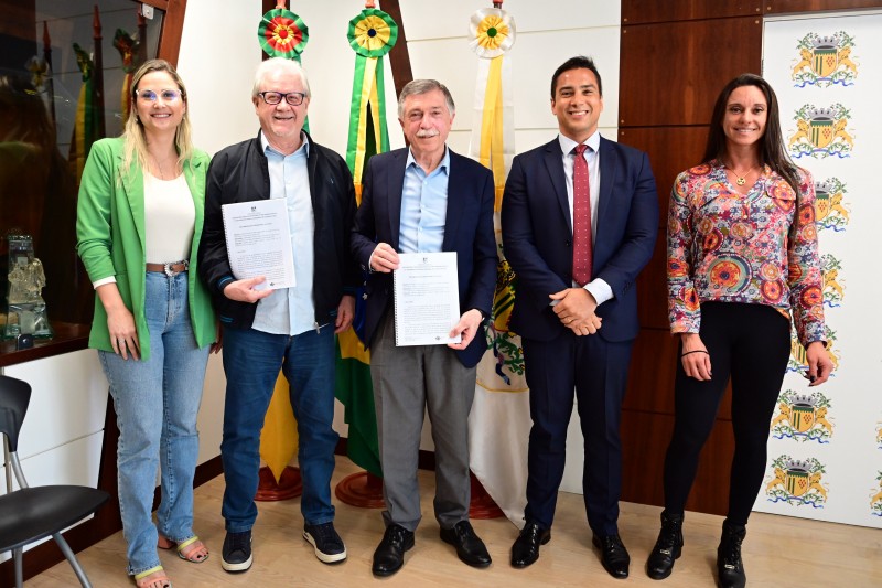 Defensor, conselheiros e prefeito de Caxias.