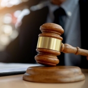 O homem acusado de homic&iacute;dio triplamente qualificado foi absolvido pelo conselho de senten&ccedil;a.