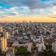 Os atendimentos s&atilde;o remotos e, quando h&aacute; interesse de crian&ccedil;as e adolescentes, passam pela Oficina das Fam&iacute;lias.