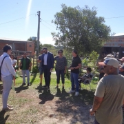 A &aacute;rea de aproximadamente dez hectares abriga dezenas de n&uacute;cleos familiares.