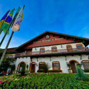 A partir do acordo a cidade se comprometeu a adotar medidas para a extin&ccedil;&atilde;o do racismo e a valoriza&ccedil;&atilde;o da cultura negra