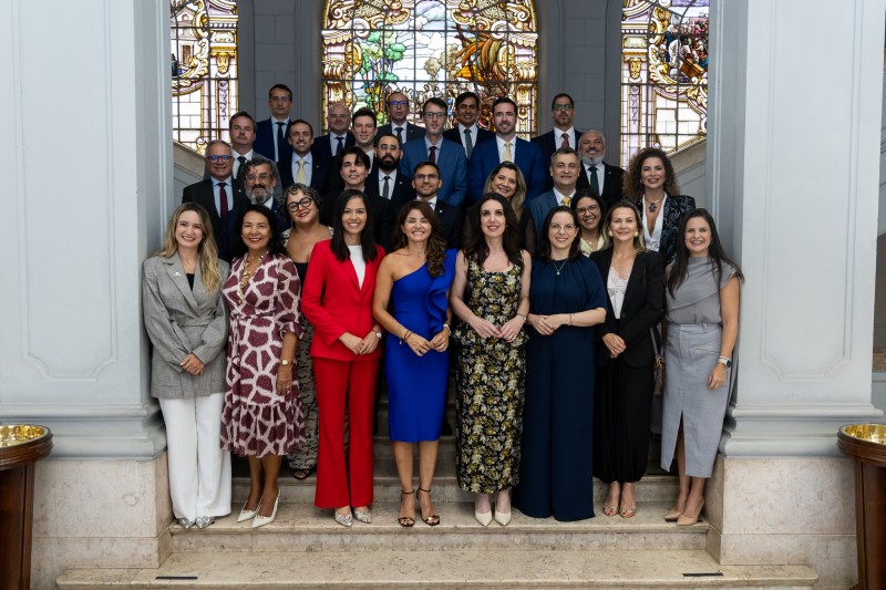 A imagem mostra os participantes da reuni&atilde;o, realizada em 27 de janeiro.