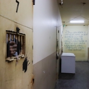 Homem ficou preso por tr&ecirc;s anos e meio antes de ser inocentado pelo tribunal do j&uacute;ri