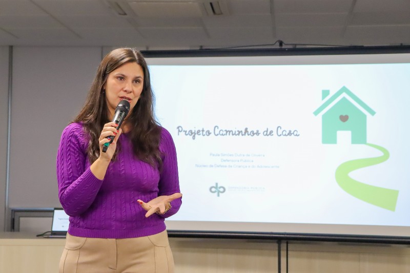 Paula apresenta projeto para servidores da FPE e Assist&ecirc;ncia Social