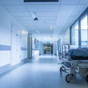 Em raz&atilde;o do descumprimento da intima&ccedil;&atilde;o judicial e recusa de hospitais, a paciente aguardou 28 dias pela interna&ccedil;&atilde;o