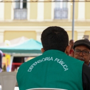 Servidor realiza atendimento.