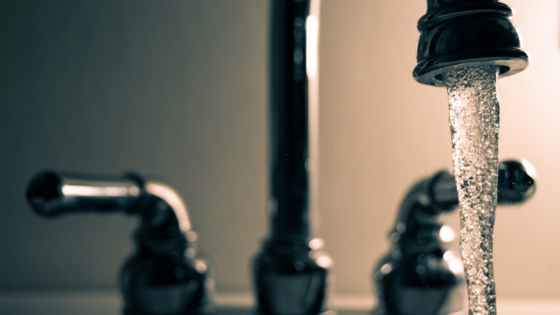 20190130182745faucet_running_water_steel_861414.jpg