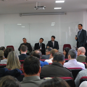 Grupo de manifestantes, representantes de órgãos e instituições participaram do encontro