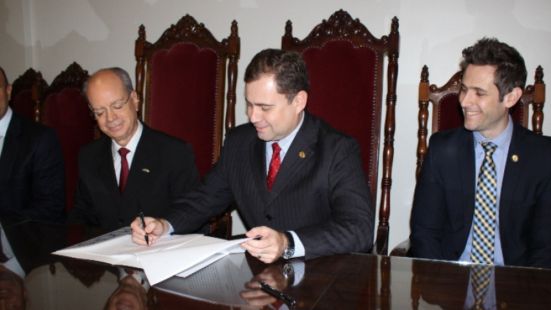 20140519185845convenio.jpg